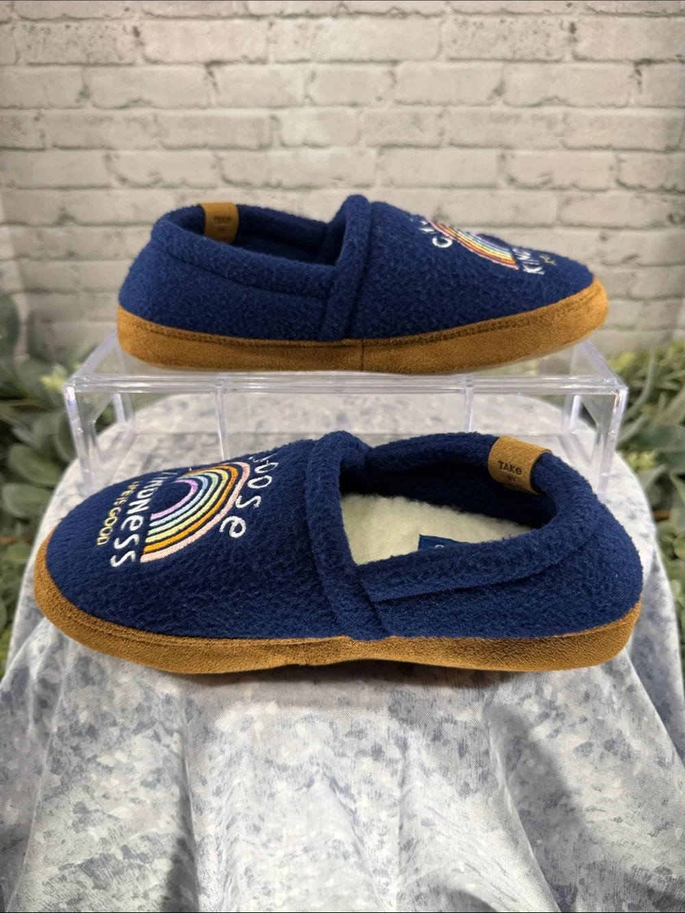 LIFE IS GOOD “Choose Kindness” Navy Blue Soft Plush Cozy Slippers - Boys 2💙EUC